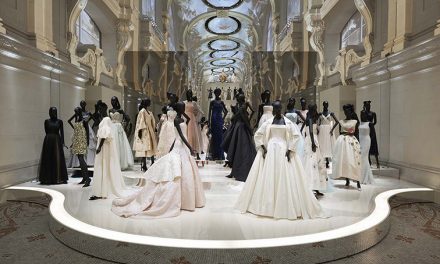 70 años de Christian Dior: la leyenda de la moda forma parte de una exposición