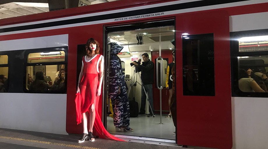 Mercedes-Benz Fashion Week México transforma al Tren Suburbano en una pasarela de moda